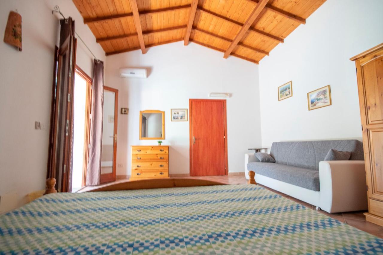 Is Cuccus Panzió Masainas Kültér fotó